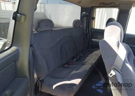 2000 GMC Sierra 1500 Sle z USA, uszkodzony, nr VIN 2GTEC19T8Y1303155